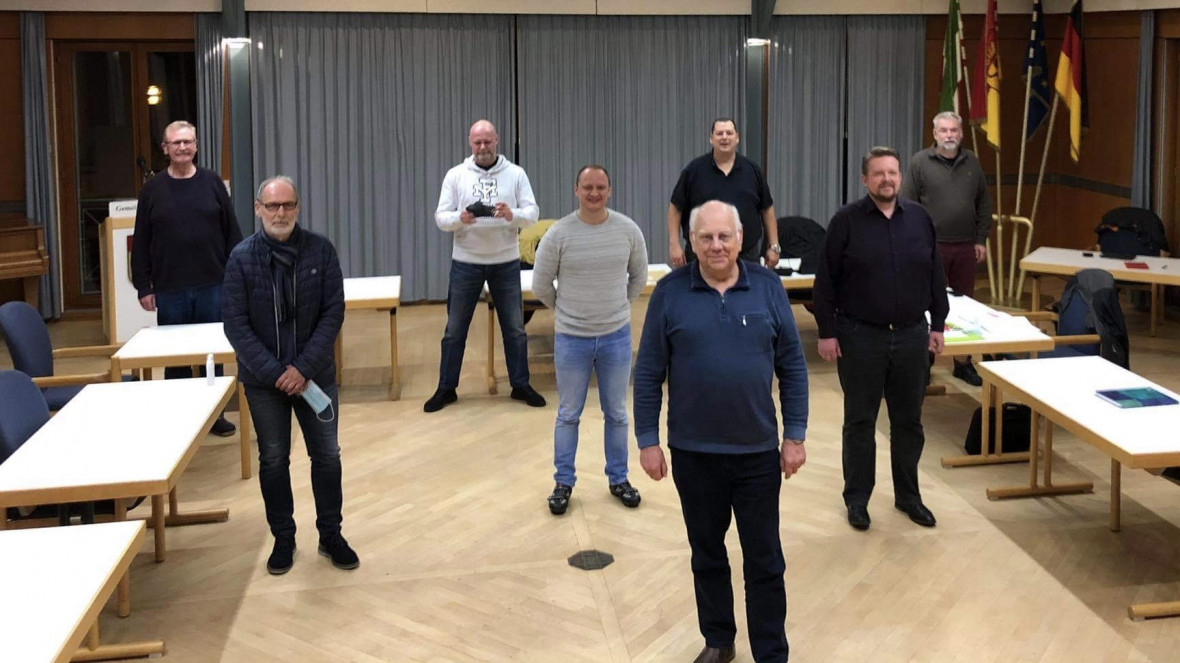 (v.l.n.r.:) Gottfried Dennebier, Wolfgnag Huppke, Matthias Falkenstein, Boris Scheiermann, Martin Waltemathe, Alexander Siekmann, Frank Salomon. Im Vordergrund: Fraktionsvorsitzender Lutz Müller. (v.l.n.r.:) Gottfried Dennebier, Wolfgnag Huppke, Matthias Falkenstein, Boris Scheiermann, Martin Waltemathe, Alexander Siekmann, Frank Salomon. Im Vordergrund: Fraktionsvorsitzender Lutz Müller.